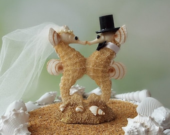 Sea Horse-wedding-cake topper-bride-groom-seahorse lover-kissing-beach-destination-themed-Mr and Mrs-seahorse cake topper-wedding decor