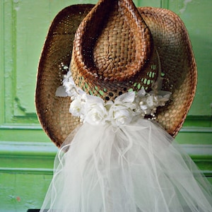 Ivory cowgirl hat and veil-cowgirl hat-western bride-bride to | Etsy