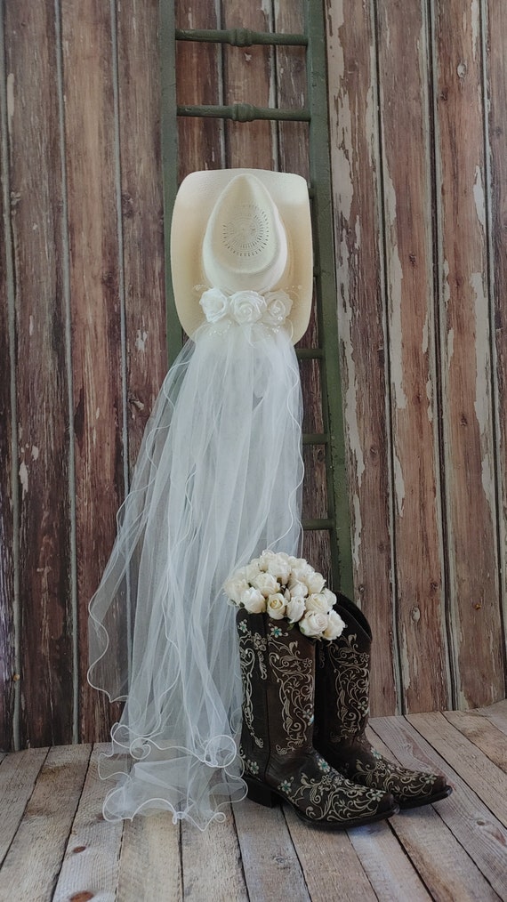 Wedding-cowgirl-bride-western Wedding-cake Wife 570x1014 image Wedding-cowgirl-bride-western Wedding-cake