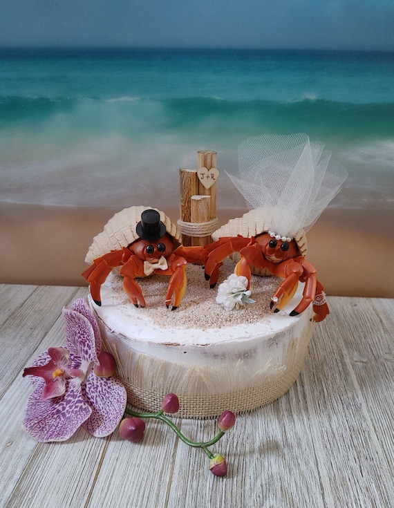 Beach wedding cake toppers bride and groom | Beachweddingtips.com