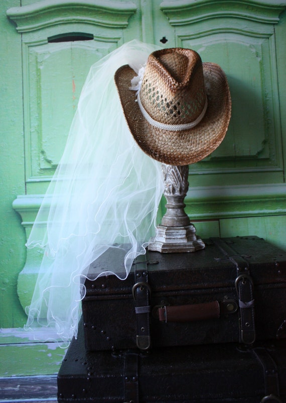 Western-cowgirl-wedding-hat-white-veil-rustic-bride-country  display picture 1