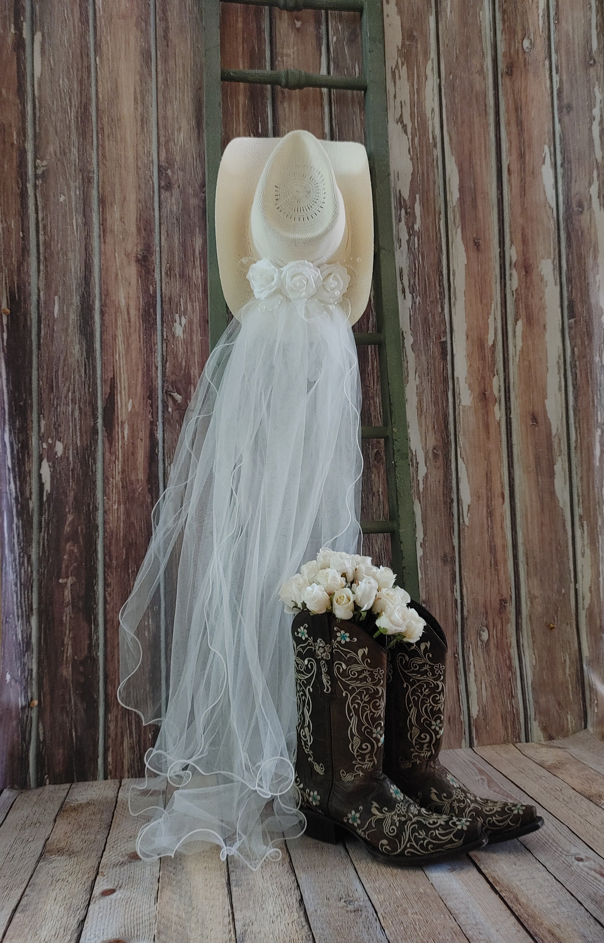 Final Fiesta Bridal Veil, R HORSE Bachelorette Party Sombrero Hat Veil