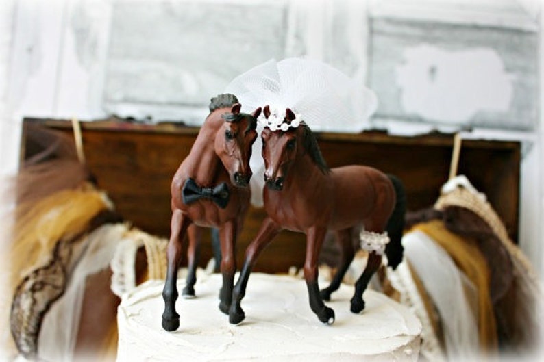 Romantic Bride & Groom Porcelain Cake Topper Figurines - Foto 11