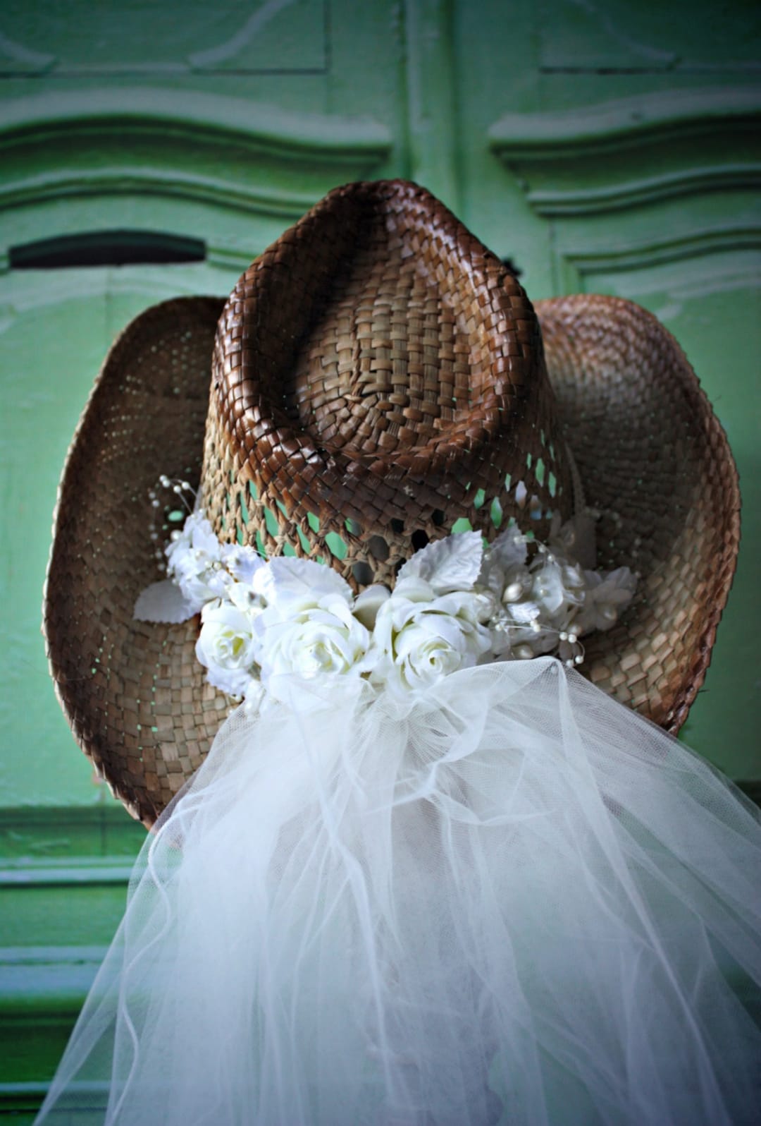 Western-cowgirl-wedding-hat-white-veil-rustic-bride-country  display picture 2