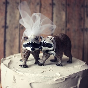 Raccoon wedding cake topper-bride and groom-Mr. and Mrs.-animal-rustic-wedding-bears-kissing-raccoon lover