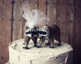 Raccoon wedding cake topper-bride and groom-Mr. and Mrs.-animal-rustic-wedding-bears-kissing-raccoon lover