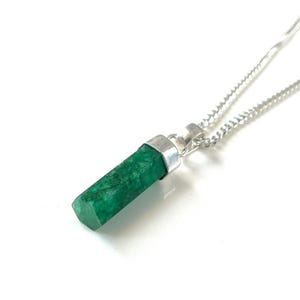 18-INCH-smaragdgroene hanger 20 mm ruwe smaragdpotlood voor genezing, energiebescherming, huisverwarming, sieraden, cadeau