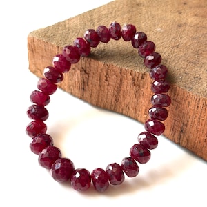 Pulsera facetada de rubí rojo sangre auténtico AAA+, pulsera de rubí rondel genuino, tamaño 5/7 mm, piedra de nacimiento de julio, regalo para ella/él.