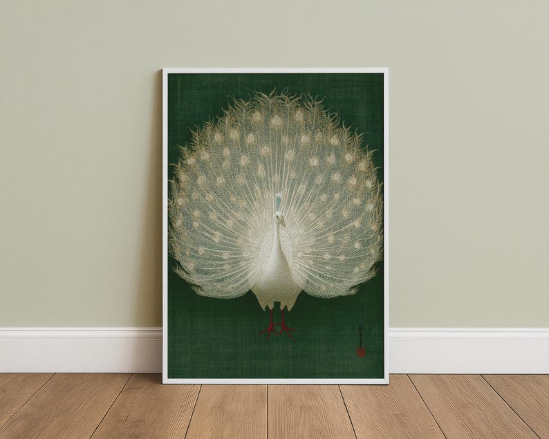 Lámina artística de pavo real blanco meticulosamente detallada, elegante decoración de pared, estilo botánico minimalista. imagen 3