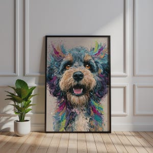 Puede incluir: Una lámina de arte enmarcada con una pintura expresiva y vibrante de un perro con pelaje desgreñado en tonos azules, morados y bronceados. El perro tiene ojos color ámbar, una nariz negra y la boca abierta mostrando una lengua de color rosa.