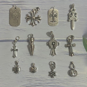 Colgante de cruz con flores de plata, colgante de daga, colgante punk, colgante punk, collar gótico, accesorio de collar de corazones cromados CaragbrandAE