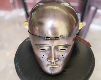 Casco romano de acero Royal Medieval 18GA con máscara y placa facial de guerrero.