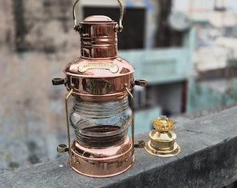 Antieke olielamp messing en koper anker maritiem schip lantaarn boot lichtlamp