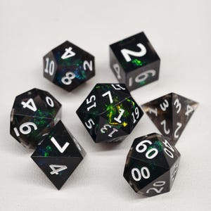 Svartgrönt hartsset DND-harts tärningsset med skarp kant, D&D-tärningsset för Dungeons and Dragons, polyedriskt tärningsset, DnD-tillbehör