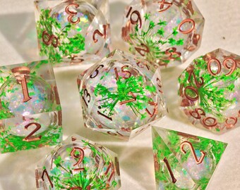 Handgefertigtes Set aus polyedrischen Harzwürfeln mit echten Blättern, DnD-Würfel, Dungeons & Dragons, RPG-Würfel, MTG-Würfel, Tabletop-Rollenspielwürfel