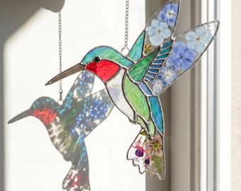 Kolibri-Buntglas-Sonnenfänger, gepresste Blumen-Vogel-Fensterbehang, Blumenglas-Sonnenfänger, Naturdekor-Geschenk für Mutter