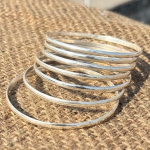 Set di 7 bracciali in argento – bracciali minimalisti impilabili, regalo di nozze.