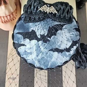 Gothic Bat Veil Fascinator Hat – Halloween Hair Accessory with Lace, Bats & Bow