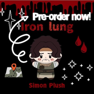 Könnte beinhalten: Schwarzer Hintergrund mit weißem Text, der "Vorbestellen Sie jetzt! Iron lung" sagt. In der Mitte befindet sich ein Cartoon-Plüschtier eines Mannes mit braunen Haaren und Bart. Der Text "Simon Plush" steht unten.