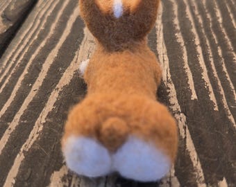 Corgi in feltro ad ago fatto a mano, Cane in miniatura di lana, Regalo per amante dei cani, Scultura di cane realistica, Cucciolo feltro