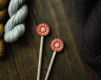 Red Daisy | Needle Stoppers