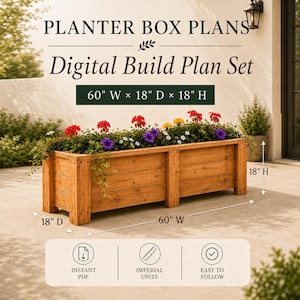 Peut inclure: Un ensemble de plans de construction numériques pour une jardinière rectangulaire en bois. Le texte indique PLANTER BOX PLANS, Digital Build Plan Set, 60" W x 18" D x 18" H, INSTANT PDF, IMPERIAL UNITS et EASY TO FOLLOW. La jardinière contient des fleurs rouges, jaunes et violettes.