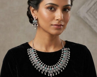 Zestaw naszyjników pastelowych, biżuteria w stylu vintage z kwiatowymi motywami i kolczykami, naszyjnik z perłami, dla druhen