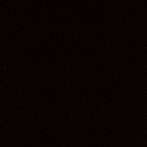 Può includere: Uno sfondo nero con una texture leggermente granulosa.