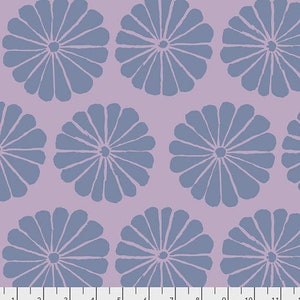 Damastblumen in Flieder aus der Kaffe Fassett Collective Classics-Kollektion von Free Spirit Fabric - 100% hochwertige Baumwolle