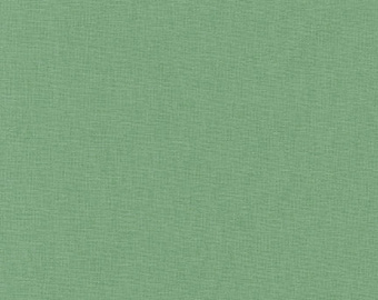 Tela de algodón Kona lisa en verde primavera de Robert Kaufman Fabrics - K001-29