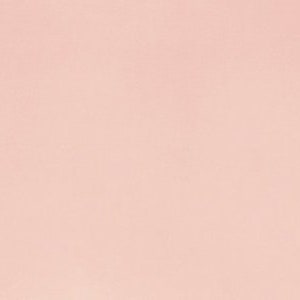 Pode incluir: Uma amostra de tecido liso de cor rosa claro. O tecido tem uma textura lisa e uniforme.