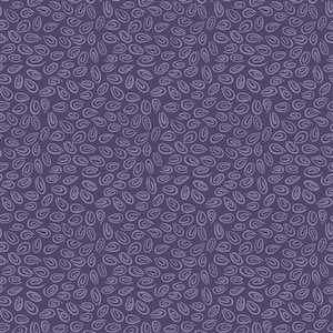 Op de afbeelding: Een naadloos patroon met een paarse achtergrond en een herhalend ontwerp van witte swirls. De swirls zijn willekeurig gerangschikt en creëren een gevoel van beweging.