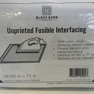 Peut inclure: Emballage blanc avec une illustration noir et blanc d'un fer à repasser sur une surface noire. Le texte "Unprinted Fusible Interfacing" est en noir. Le produit mesure 58/60 pouces par 72 pouces. Le texte "Made from globally sourced materials" est en noir.