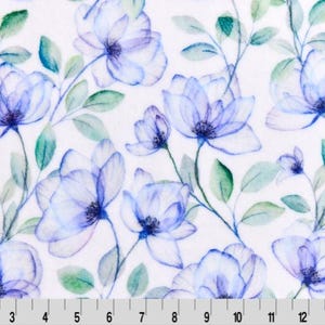 Könnte beinhalten: Ein weißer Hintergrund mit einem sich wiederholenden Muster aus blauen Aquarellblumen und grünen Blättern.