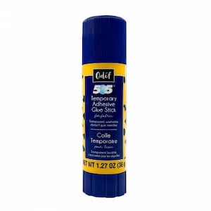 Könnte beinhalten: Ein blauer und gelber Klebestift mit der Aufschrift "Odif 505 Temporärer Klebestift für Stoff". Der Klebestift wiegt 1,27 Unzen (36 Gramm).