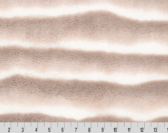 Chinchilla salvaje foca Luxe Cuddle® en beige cristal y blanco de la colección Furry MINKY de Shannon Fabrics - Pelo de 20 mm