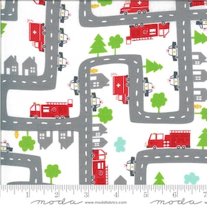 Fünf Alarm Feuerwehrmänner und Polizei in der Wolke aus On the Go Kollektion von Moda Stoff - 100% Quilt Shop Baumwolle