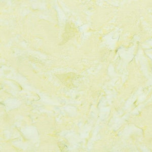 Op de afbeelding: Een lichtgele achtergrond met een marmerpatroon. De achtergrond heeft een subtiele textuur.