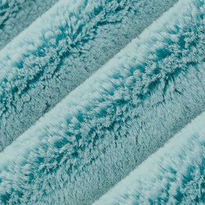 Luksusowy kocyk dziecięcy Cuddle® Frosted Baby Seal w kolorze turkusowo-niebieskim z kolekcji Minky firmy Shannon Fabric – dwukolorowy Minky – runo 15 mm