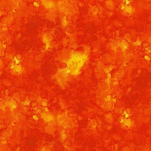Sfumino in tinta unita con texture ad acquerello in arancione fiamma della collezione Basics per tessuto Timeless Treasures - 100% cotone