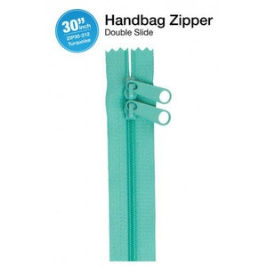 Könnte beinhalten: Ein 76 cm langer türkisfarbener Reißverschluss mit zwei Schiebern. Der Reißverschluss ist mit "ZIP30-212 Türkis" gekennzeichnet.