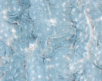 Doe Snuggle Luxuriöser Pelz MINKY Plüschstoff in Wolkenblau von EZ Fabrics- Rehbraun, Animal Print, Ozelot- Du bestimmst den Schnitt