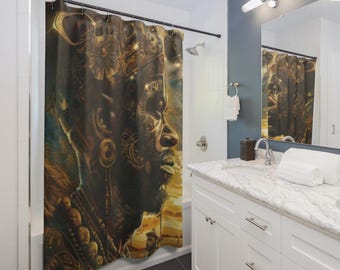 Può includere: Una tenda da doccia con un profilo dettagliato di una persona adornata con gioielli e copricapo elaborati. L'opera d'arte è nei toni del marrone, dell'oro e del giallo, con uno sfondo celeste. La tenda è progettata per aggiungere un tocco artistico unico a un bagno.