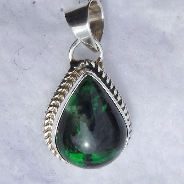 Maw sit sit   Jadeite  Black Clear and Green  Pendant      #928-y