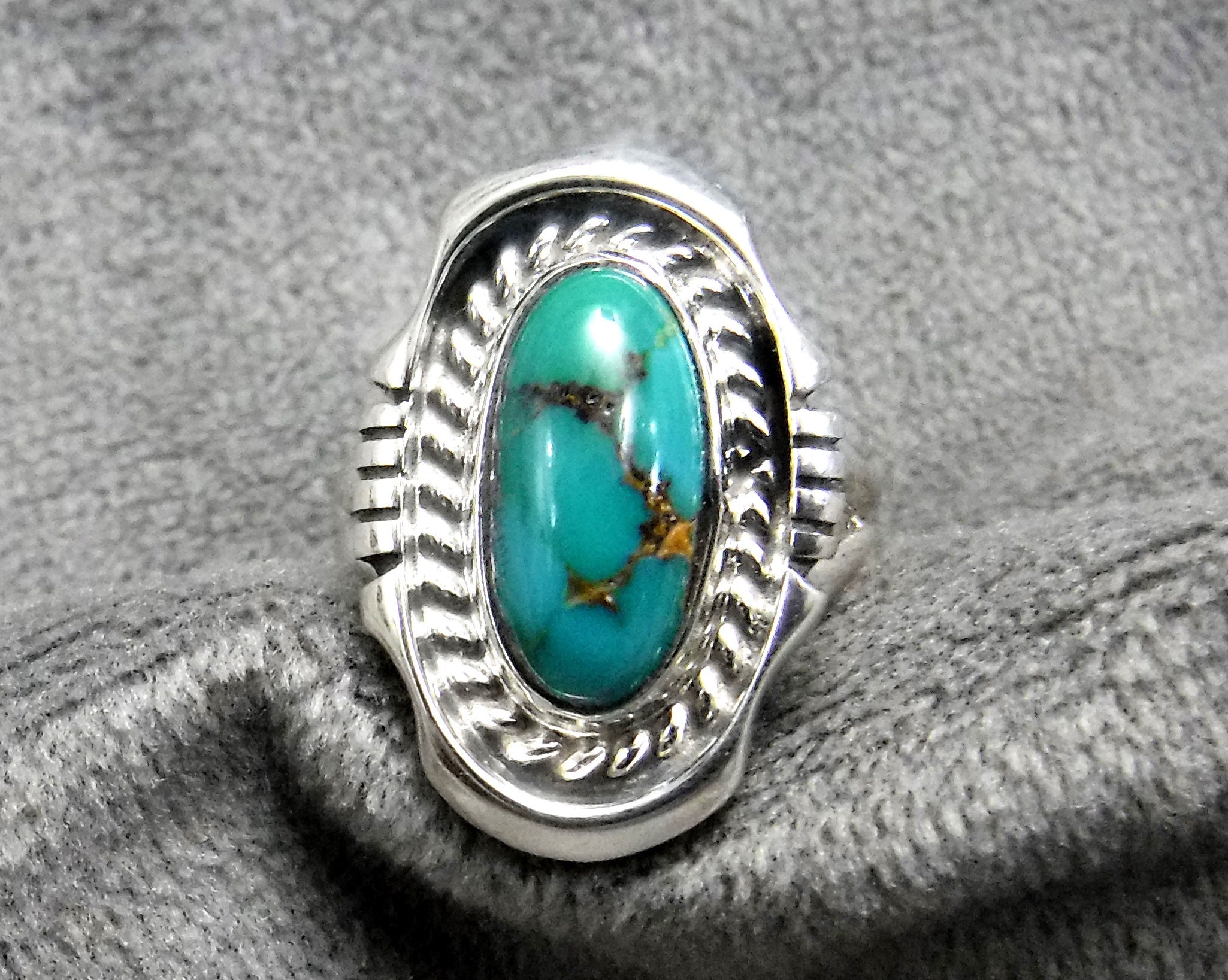 Beautiful Vintage Native American Navajo Turquoise Earth Dome Sterling Silver Ring Beautiful Vintage Native American Navajo Turquoise Earth Dome Sterling Silver Ring