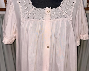 Vintage Komar Pink Housecoat Robe Large Sheer Cottagecore Loungewear Eyelet Lace Button Front