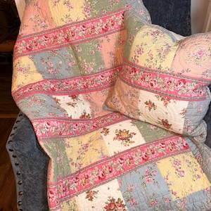 Vintage Cottagecore Floral Quilt Throw Blanket Reversible Patchwork Pink Roses + Pillow Cover Shabby Chic Set