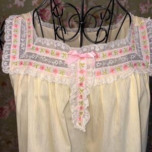Nuisette babydoll à large décolleté push-up + String | Groupon Shopping
