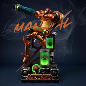 Puede incluir: Estatua detallada de un personaje con armadura naranja y verde, sosteniendo un arma turquesa grande. La base presenta la palabra "METROID" y dos contenedores verdes brillantes. La palabra "MANUAL" es visible en el fondo.