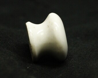 ヴィンテージ ホワイト セラミック 1.125 インチ 引き出しキャビネット